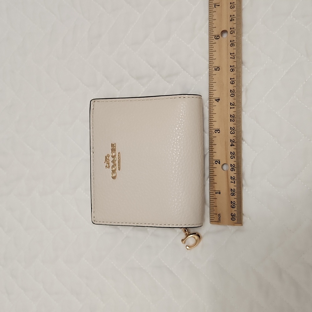 NWT Coach Pebbled Leather Snap Wallet in Chalk